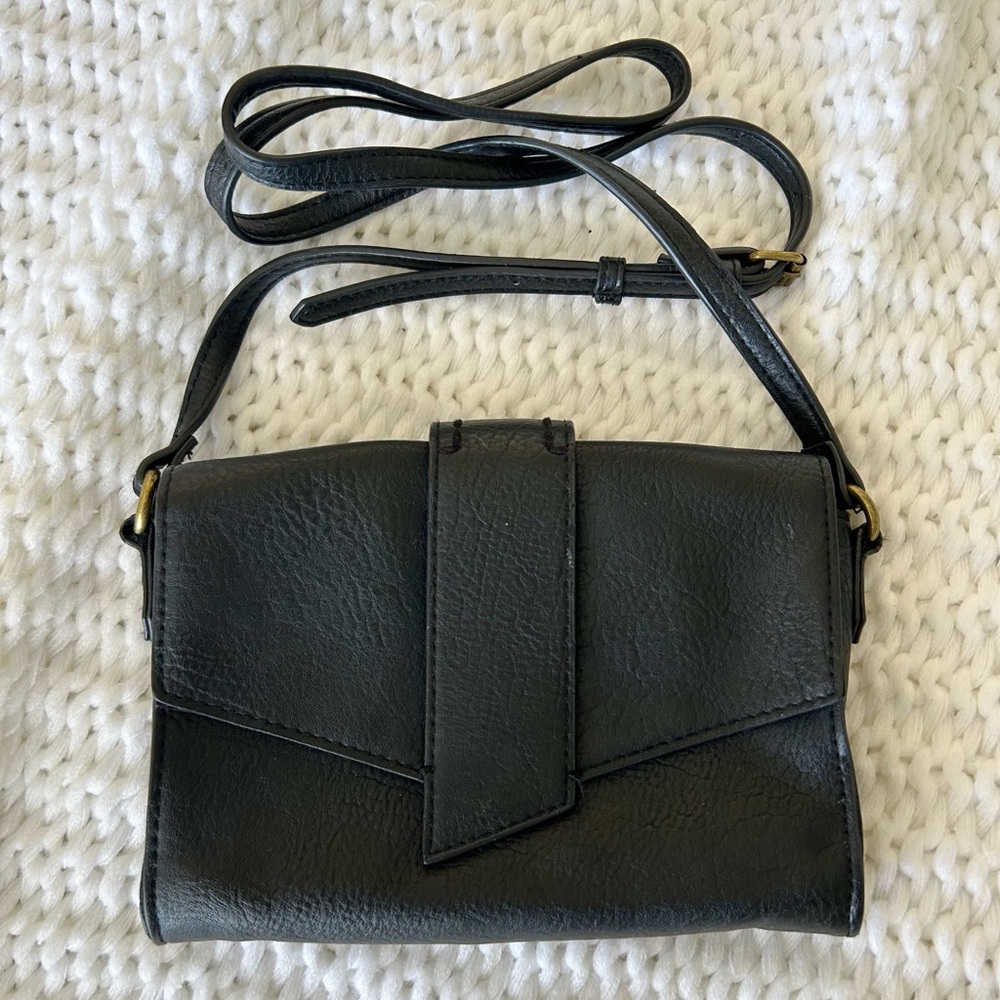 Universal thread black cross body